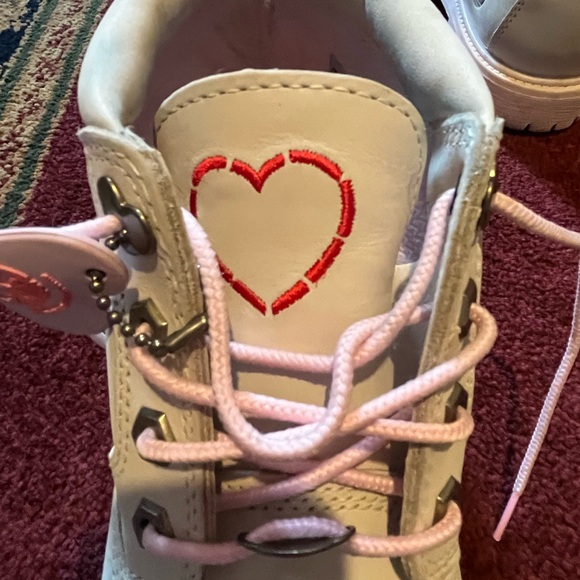 Timberland Women's Cream Boots with Pink Laces - Picture 8 of 12